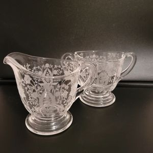 Cream & sugar set.